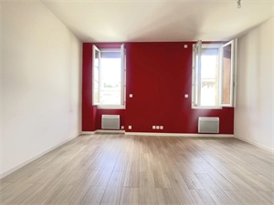 appartement à la vente -   30000  NIMES, surface 33 m2 vente appartement - APR740829